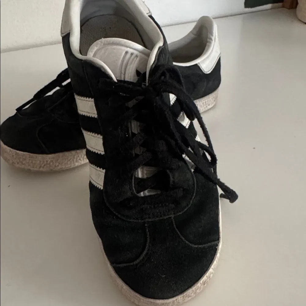 Adidas Gazelle Black and White Shoes EUC